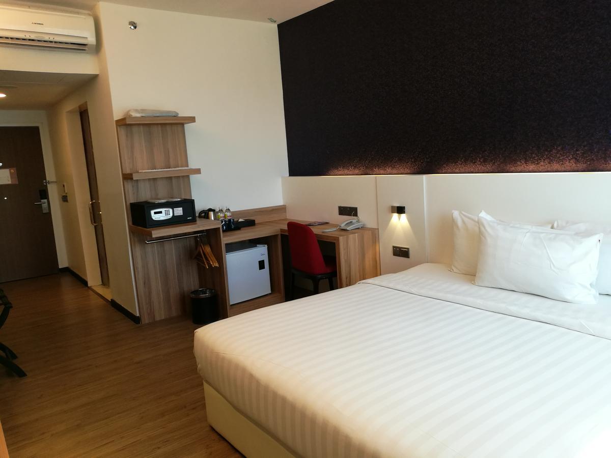 Amerin Hotel Johor Bahru Exterior foto