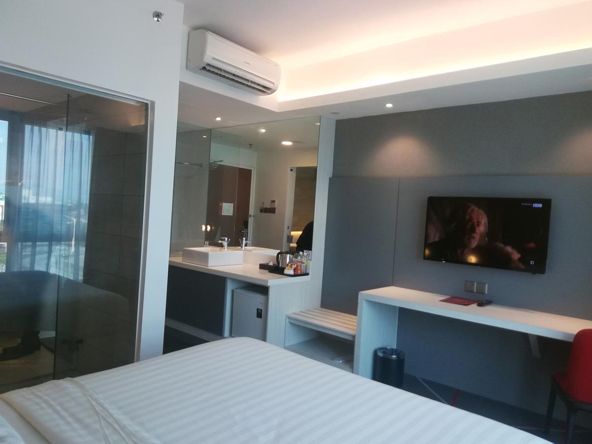 Amerin Hotel Johor Bahru Exterior foto